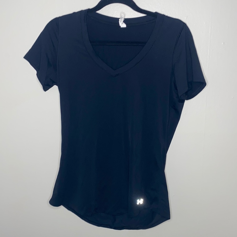🎱Under armor Black heat gear top! - Picture 2 of 9